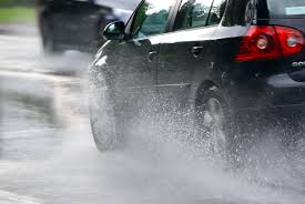 Kiểm tra hệ thống phanh ô tô vào mùa mưa tại Gia Lai giúp tăng khả năng kiểm soát xe, rút ngắn quãng đường phanh và đảm bảo an toàn khi di chuyển.